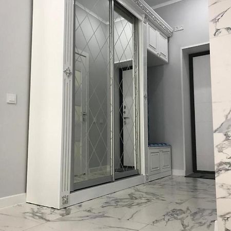 Люкс Апартаменты На Назарбаева Oral Exteriör bild